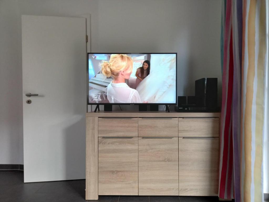 TV a/nebo společenská místnost v ubytování Hummel Hummel