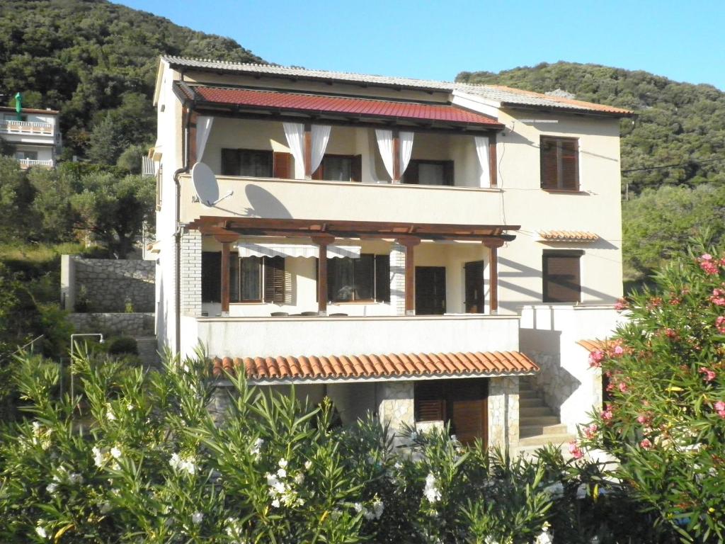 Apartments with parking space Supetarska Draga - Donja - Rab - 15423
