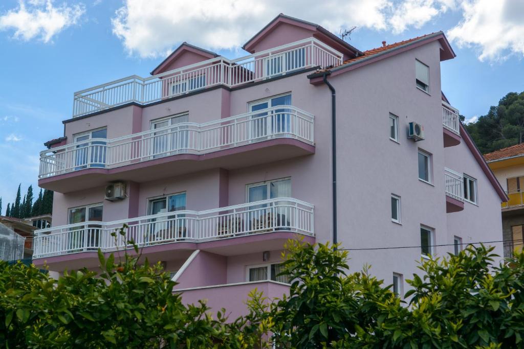 Budova, v ktorej sa apartmán nachádza