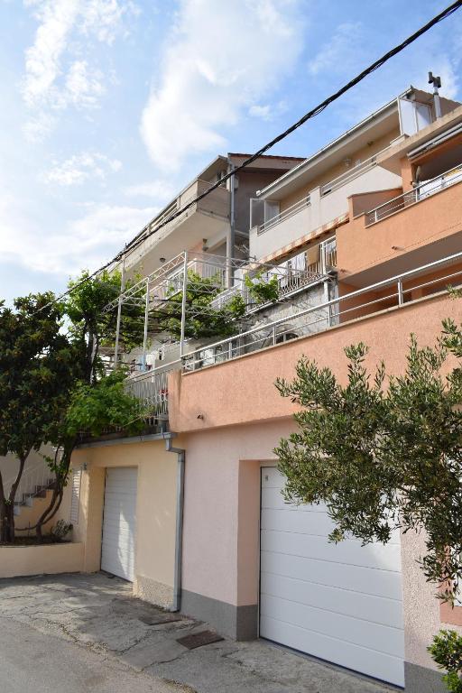 Apartments with parking space Podstrana, Split - 15478