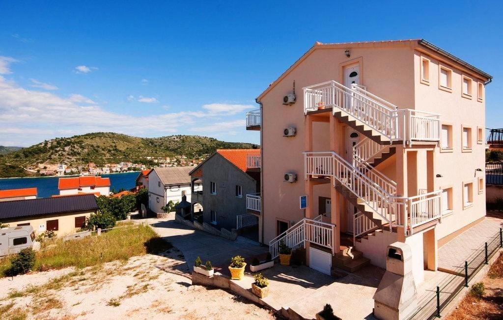 Fotografia z galérie ubytovania Apartments with a parking space Rogoznica - 15497 v Rogoznici