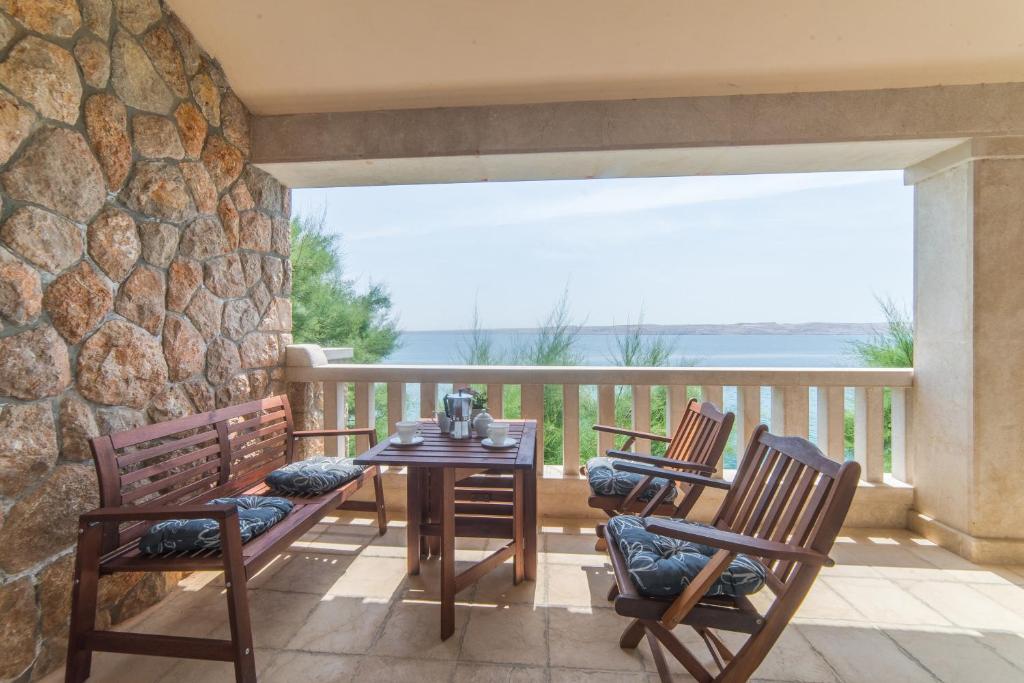Fotografia z galérie ubytovania Apartments by the sea Baric Draga, Karlobag - 15583 v destinácii Barić Draga
