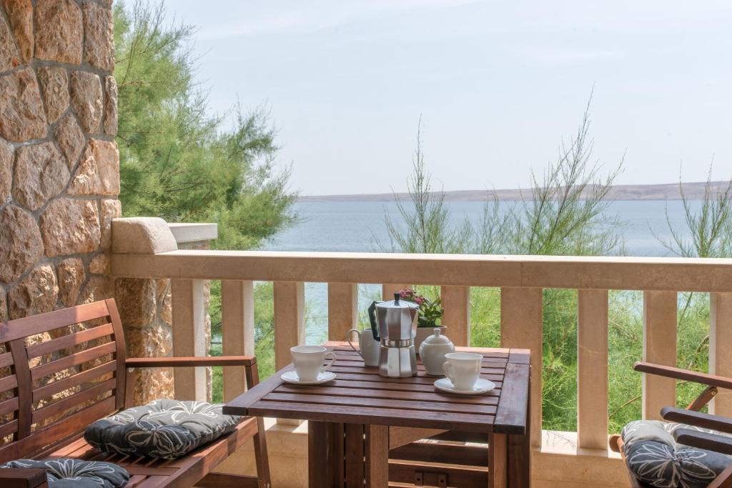 Fotografia z galérie ubytovania Apartments by the sea Baric Draga, Karlobag - 15583 v destinácii Barić Draga