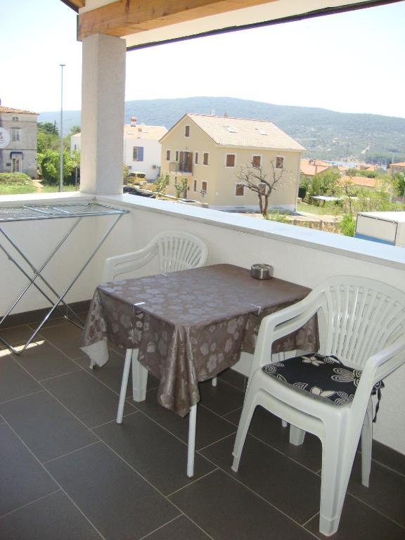 Balkón alebo terasa v ubytovaní Apartments with a parking space Cres - 15672