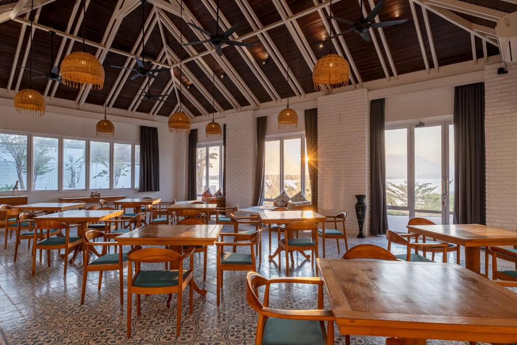 The Beach House Resort - 2