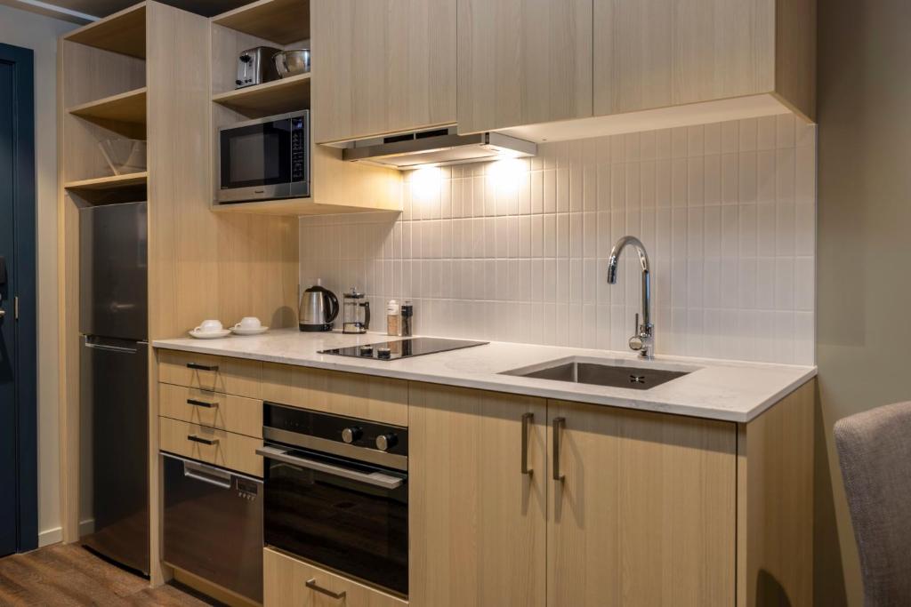 Quest 256 Lambton - Resim 18