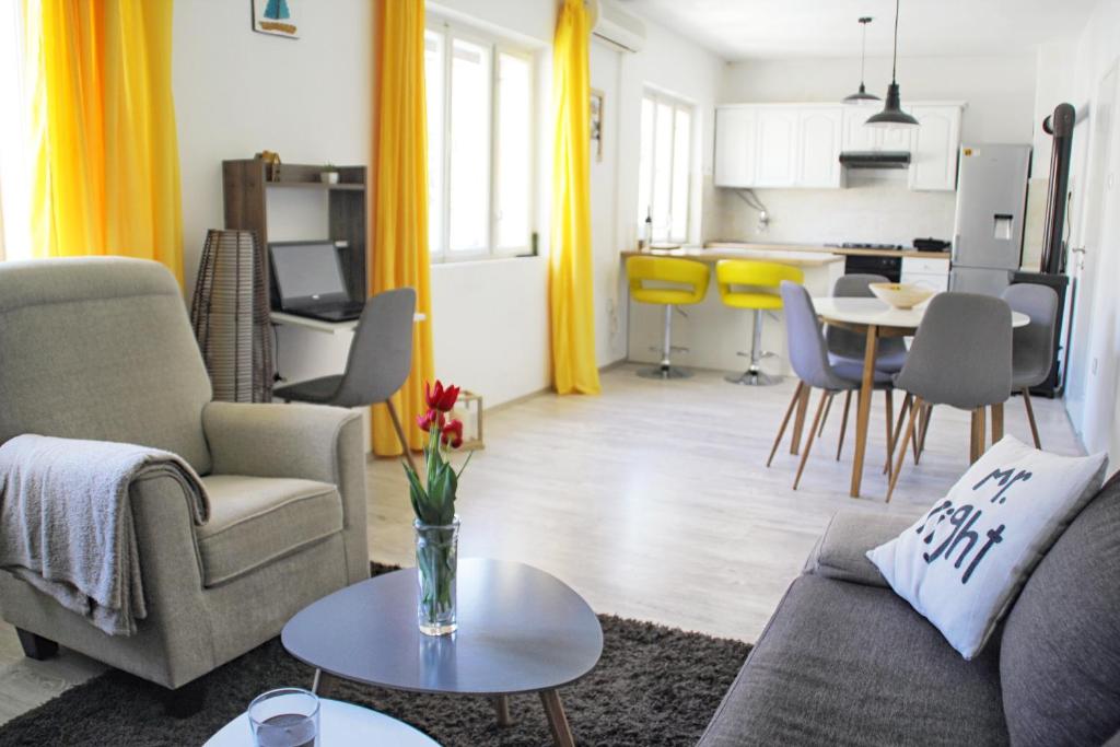 Fotografia z galérie ubytovania Apartments with a parking space Trpanj, Peljesac - 15710 v destinácii Trpanj