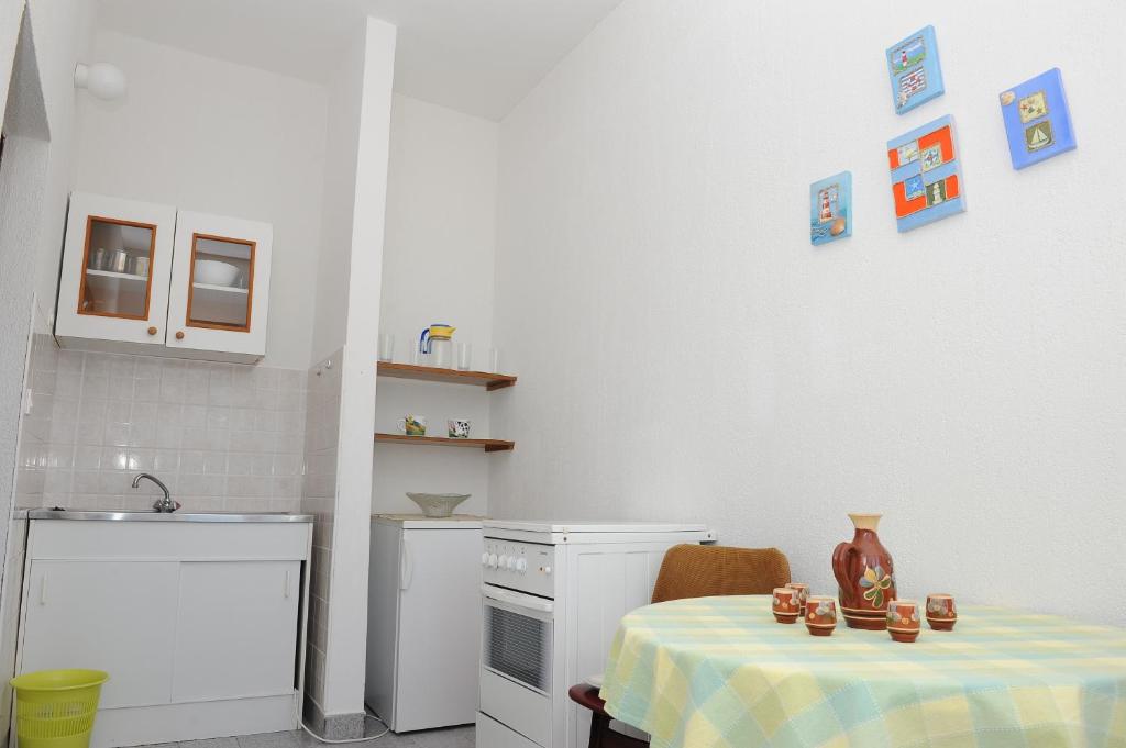 Kuchyň nebo kuchyňský kout v ubytování Apartments with parking spaces Podaca, Makarska - 15748
