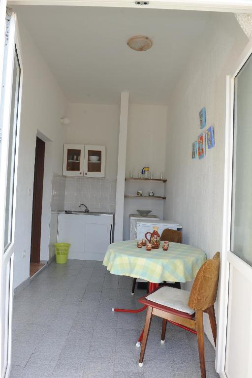 Kuchyň nebo kuchyňský kout v ubytování Apartments with parking spaces Podaca, Makarska - 15748