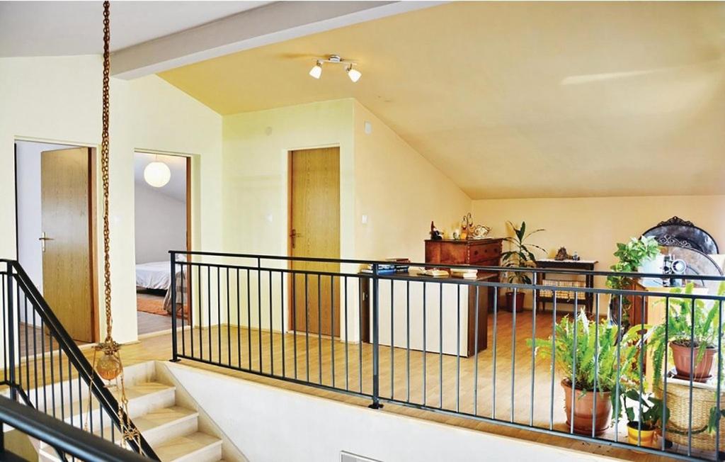 Family friendly house with a swimming pool Posedarje, Novigrad - 15785 - 三卧室度假屋