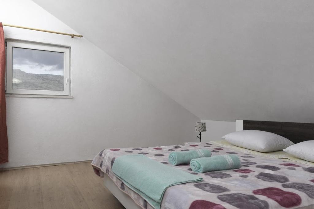 Ένα ή περισσότερα κρεβάτια σε δωμάτιο στο Apartments with a parking space Stobrec, Split - 15972