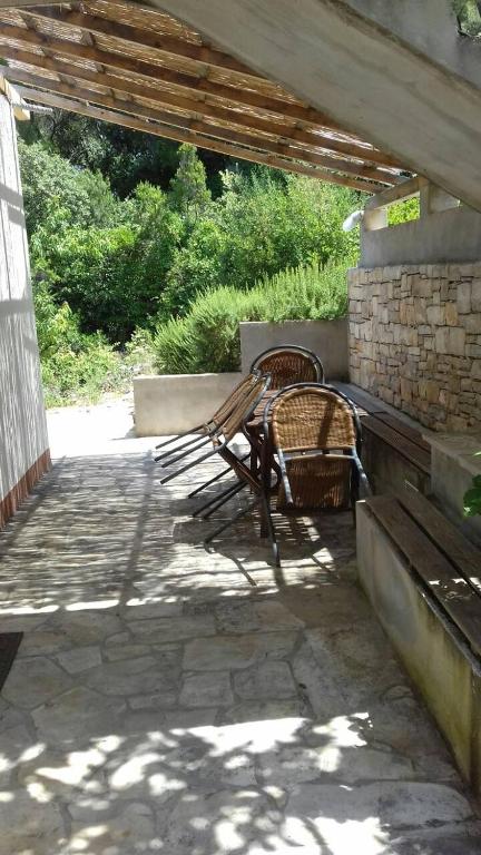 Patio lub wspólna przestrzeń na świeżym powietrzu w obiekcie Apartments by the sea Crnja Luka, Korcula - 15978