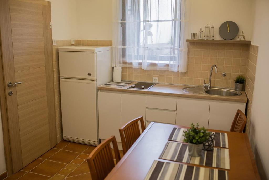 Fotografie z fotogalerie ubytování Apartments by the sea Gradac, Makarska - 16039 v Gradaci