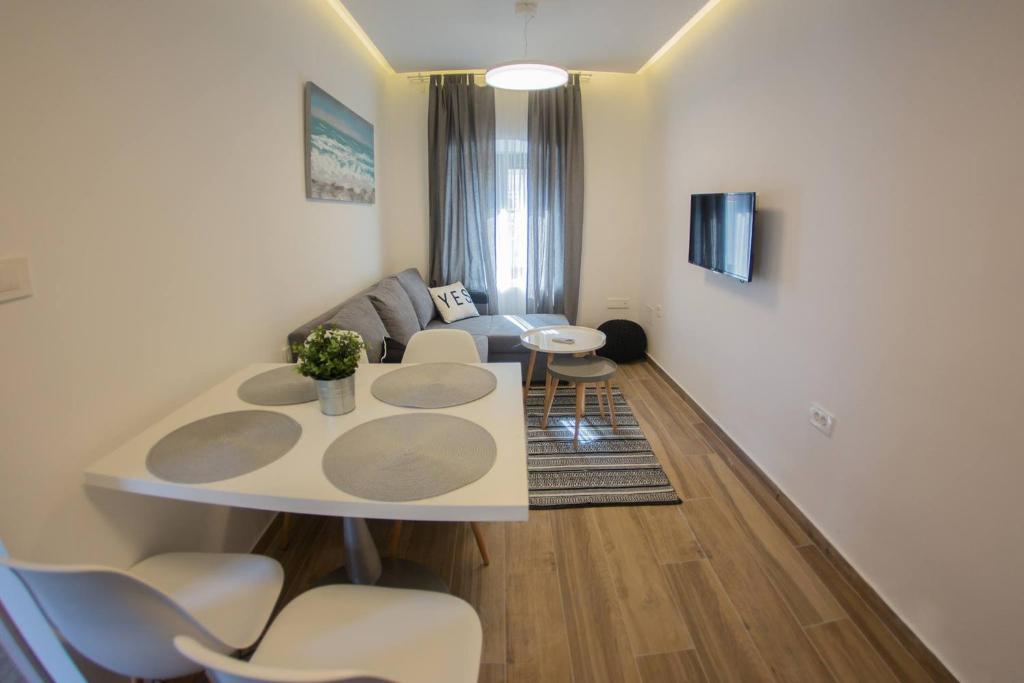 Fotografie z fotogalerie ubytování Apartments by the sea Gradac, Makarska - 16039 v Gradaci