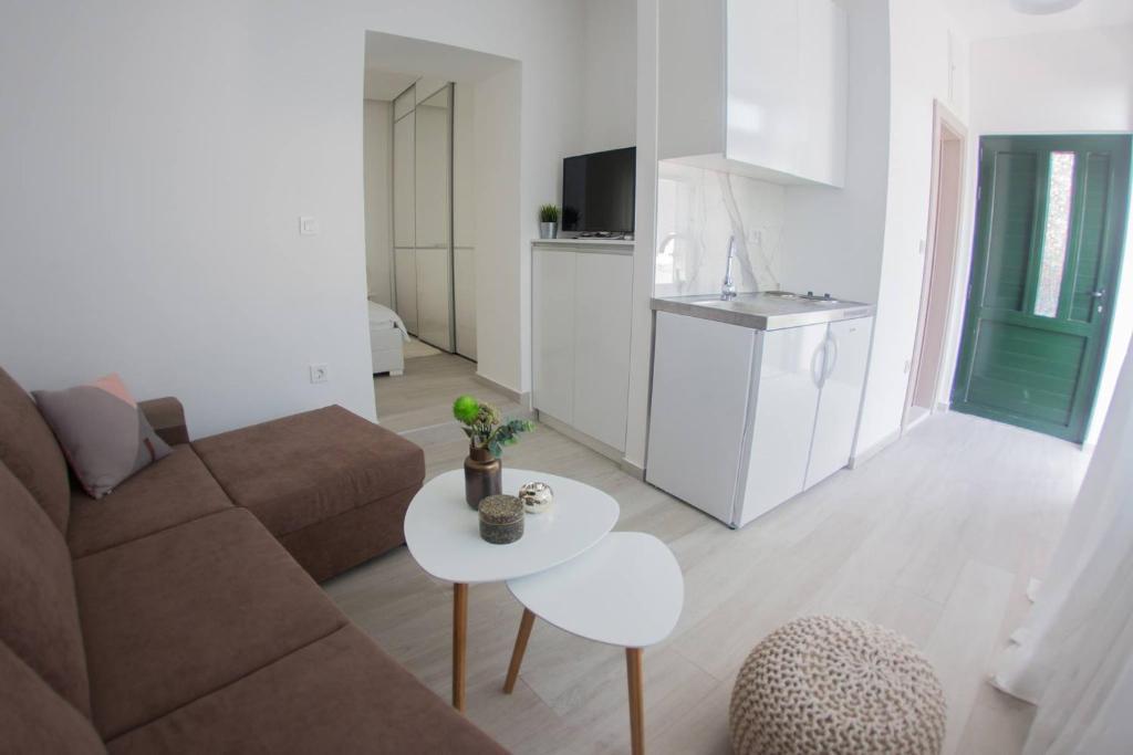 Fotografie z fotogalerie ubytování Apartments by the sea Gradac, Makarska - 16039 v Gradaci