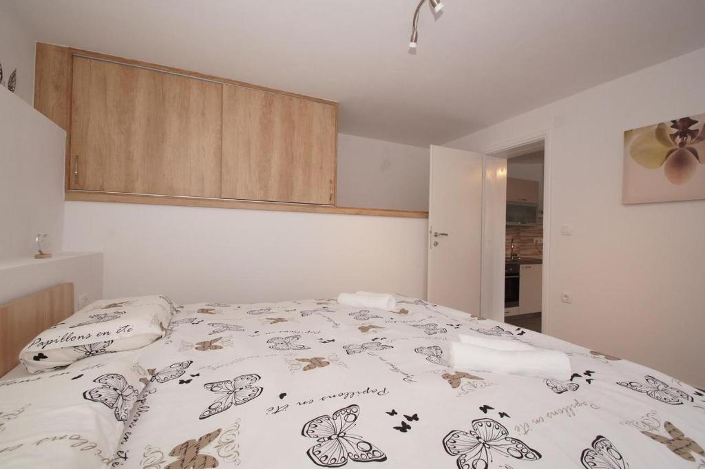 Apartments with parking space Zrnovo, Korcula - 16045 - Appartement 1 Chambre Avec Terrasse Et Vue Sur Mer