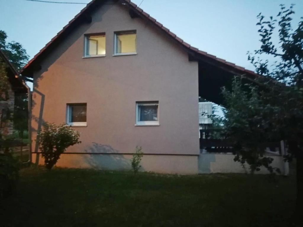Budova, v ktorej sa apartmán nachádza