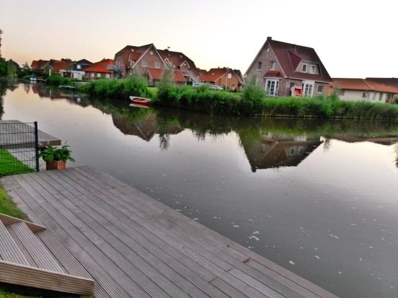 Výhled na řeku, která protéká v blízkosti prázdninového domu
