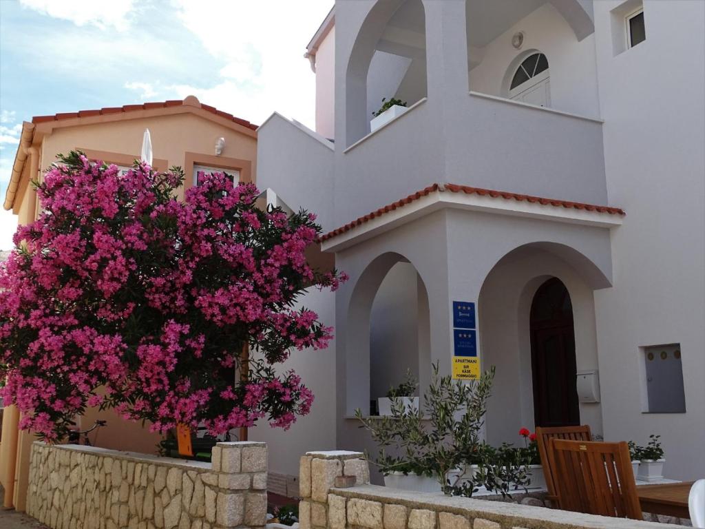 Fotografie z fotogalerie ubytování Apartments by the sea Pag - 16100 v destinaci Pag