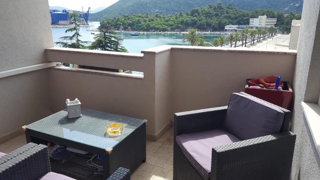 Fotografia z galérie ubytovania Apartments by the sea Ploce, Neretva Delta - Usce Neretve - 16195 v destinácii Ploče