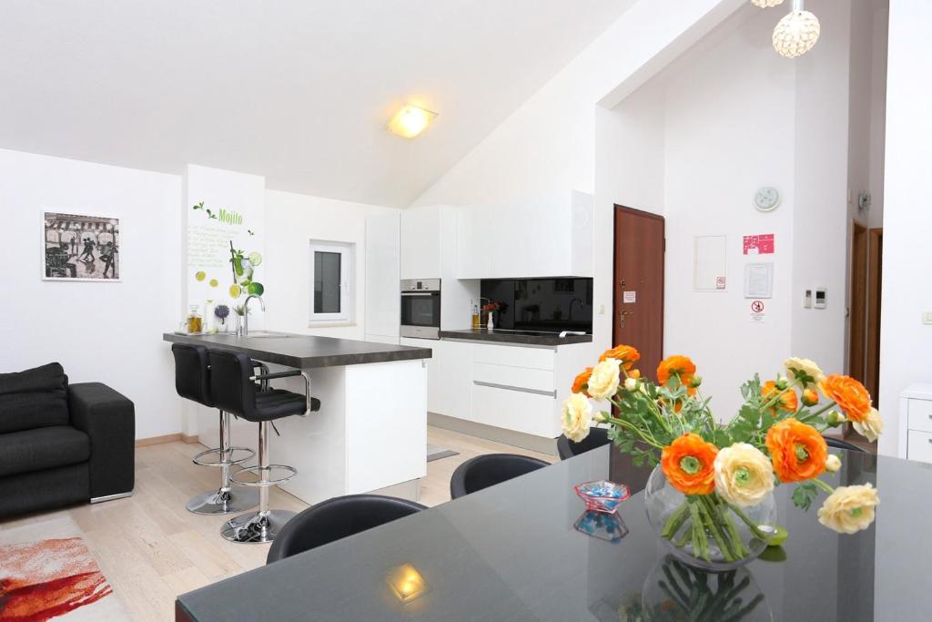 Kuchyň nebo kuchyňský kout v ubytování Apartments by the sea Trogir - 16211