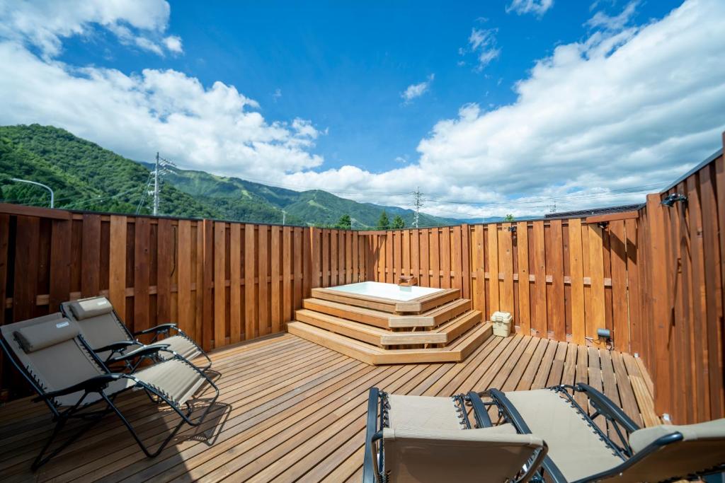 Nespecifikovaný výhled na hory nebo výhled na hory při pohledu z hotelu