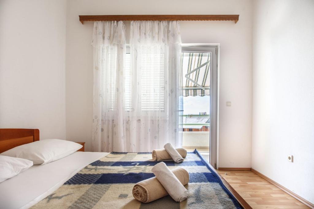 Apartments with parking space Nemira, Omis - 15727 - Two-Bedroom Apartment With Balcony And Sea View