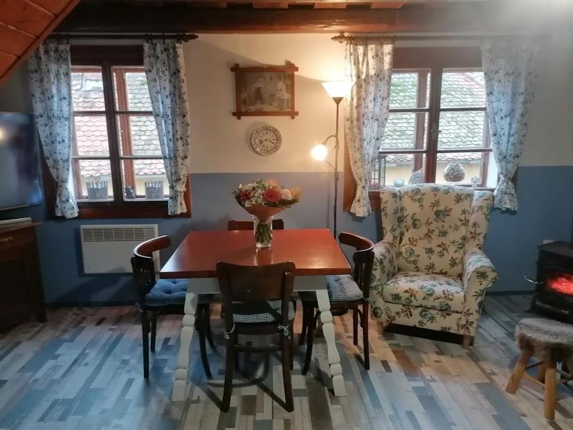 a dining room with a table and a chair at Kouzelná chaloupka Dyjákovice in Dyjákovice