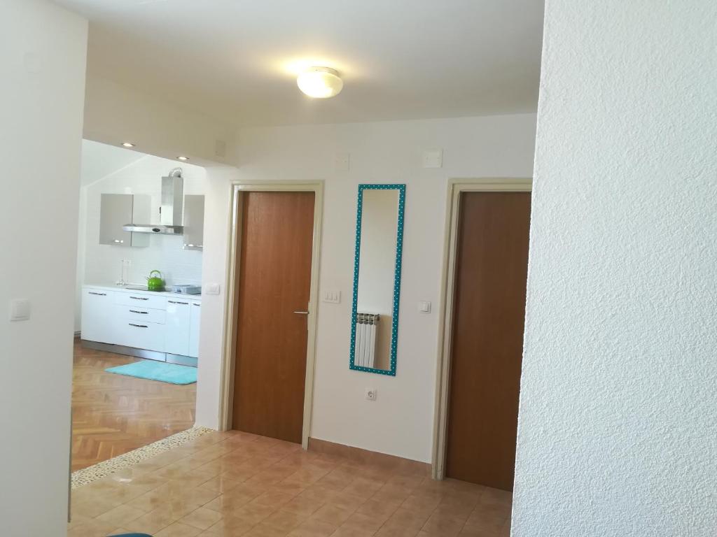Kuchyň nebo kuchyňský kout v ubytování Apartments with a parking space Primosten - 15499