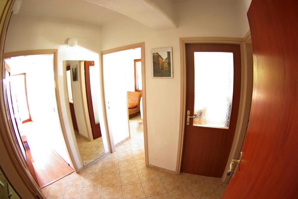 Fotografie z fotogalerie ubytování Apartments with a parking space Primosten - 15883 v Primoštenu