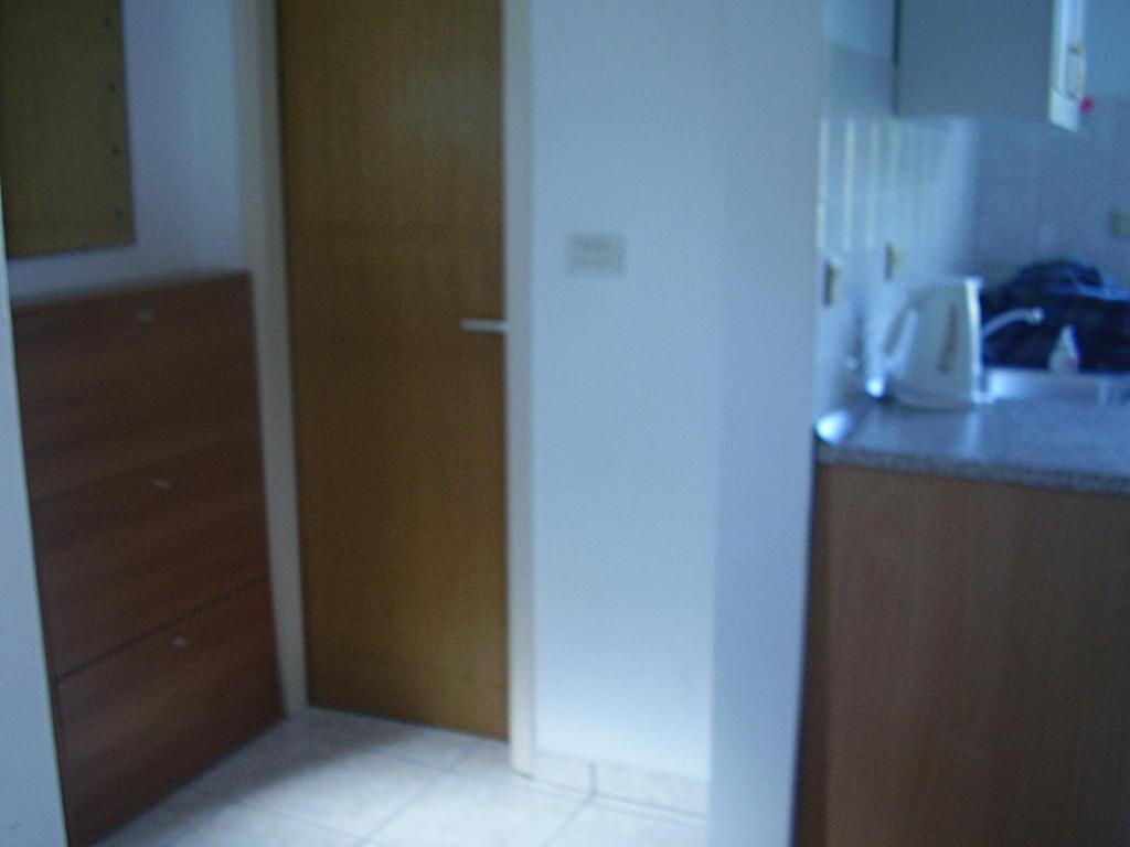 Kuchyňa alebo kuchynka v ubytovaní Apartments with a parking space Nin, Zadar - 15861