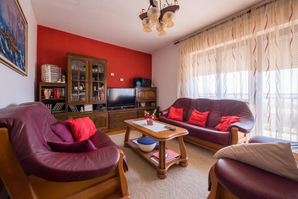 Fotografia z galérie ubytovania Apartments with a parking space Kastel Sucurac, Kastela - 16209 v destinácii Kaštela
