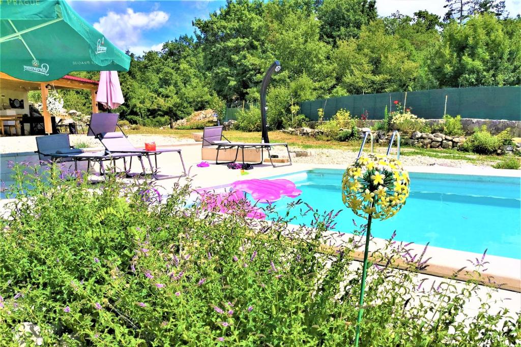 Bazén v ubytování Family friendly house with a swimming pool Ruzici, Opatija - 16202 nebo v jeho okolí