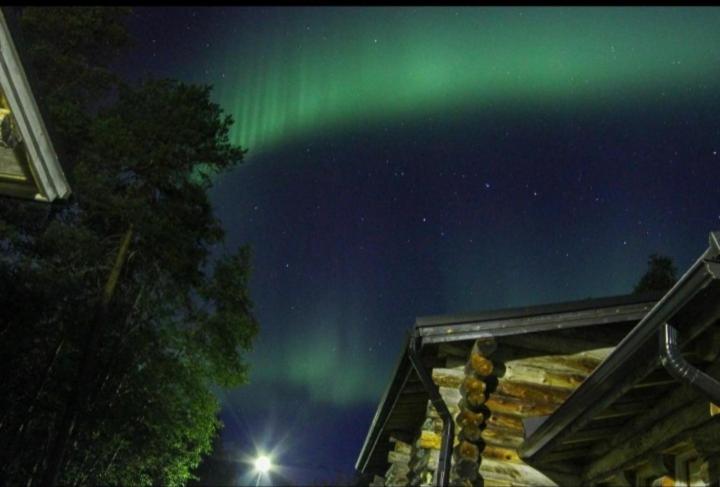 un'immagine dell'aurora boreale nel cielo di Salmikankaankelo C4 a Ruka