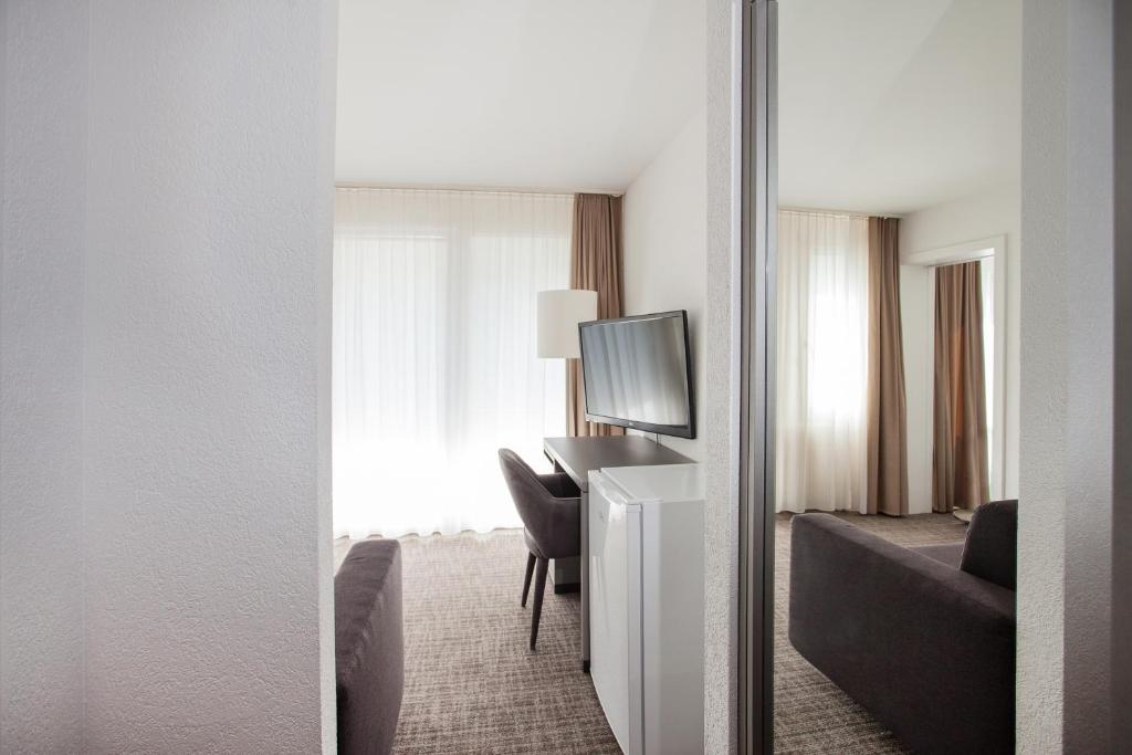 TV a/nebo společenská místnost v ubytování GUESTHOUSE ZURZACH - Self Check-in