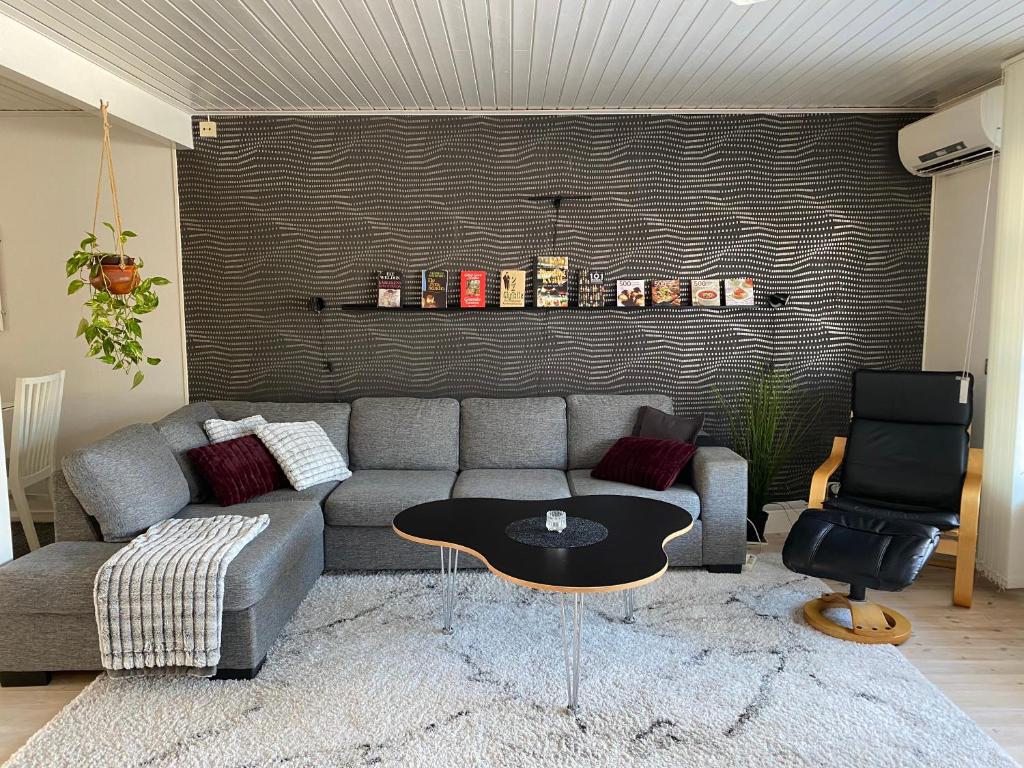 Executive Townhouse in Boden City Center, 9min drive to H2GS - Appartement