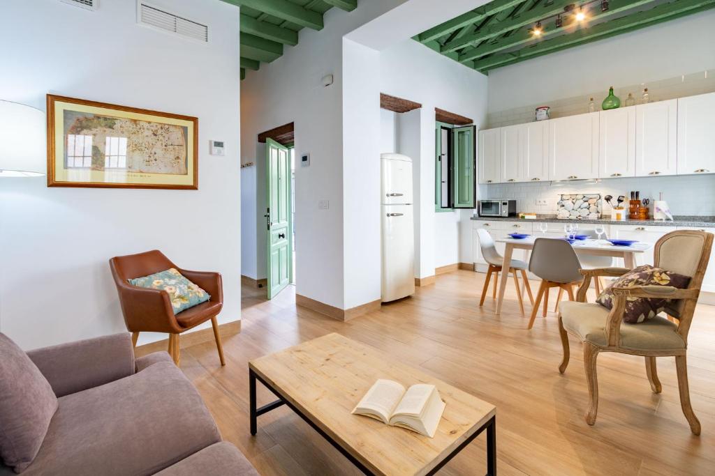 Charming apartment in La Alameda Seville City Center by Oui ...