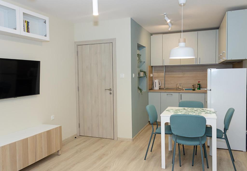 ~ The Blue Apartment ~ 1BD with a Cozy Balcony - Appartement Met één Slaapkamer