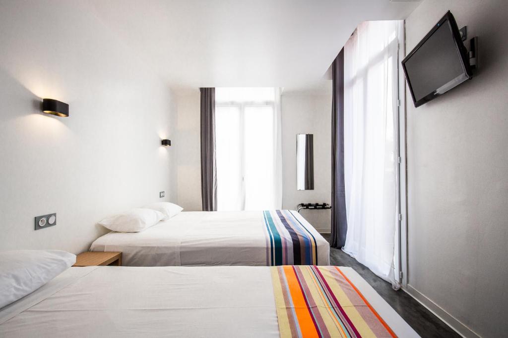 Postel nebo postele na pokoji v ubytování Hôtel PB - Paris-Barcelone