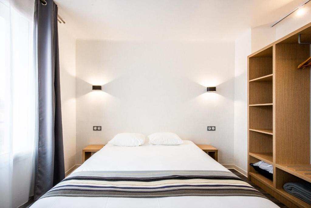 Postel nebo postele na pokoji v ubytování Hôtel PB - Paris-Barcelone