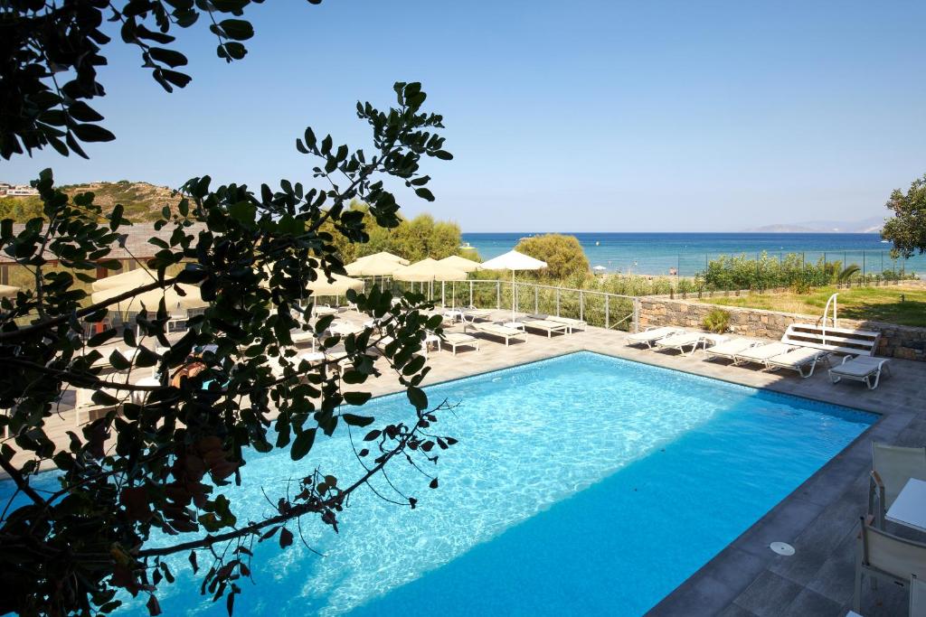 Bazén v ubytování Blu Acqua Hotel nebo v jeho okolí