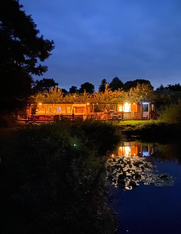 Coots Cabin secluded lakeside family glamping retreat with outdoor bath