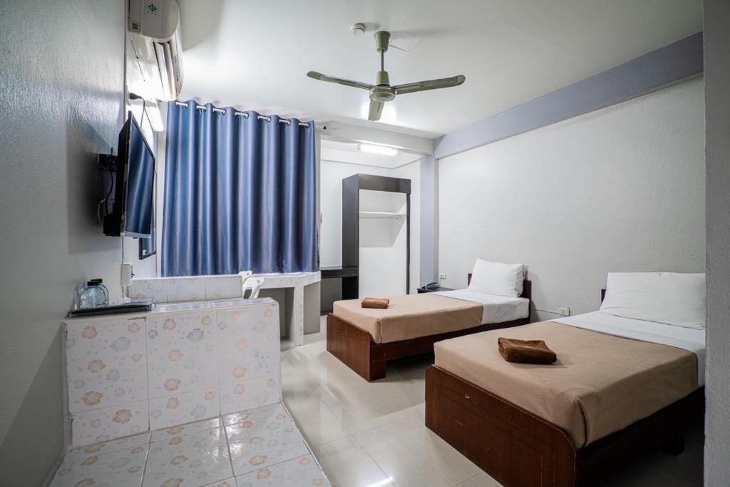 Pasawang Hotel (โรงแรมภาสว่าง) - Twin Room