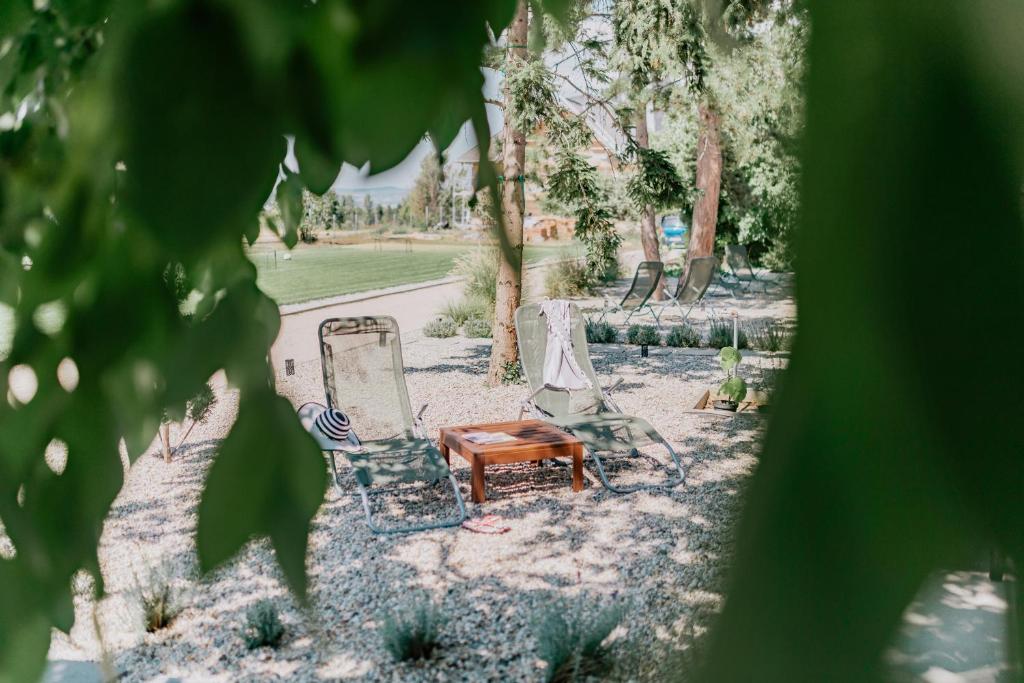 Vonkajšia záhrada v ubytovaní Zam-zam apartmanok