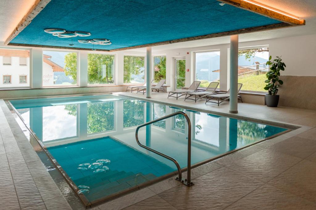 Bazén v ubytování Hotel Kirchenwirt nebo v jeho okolí