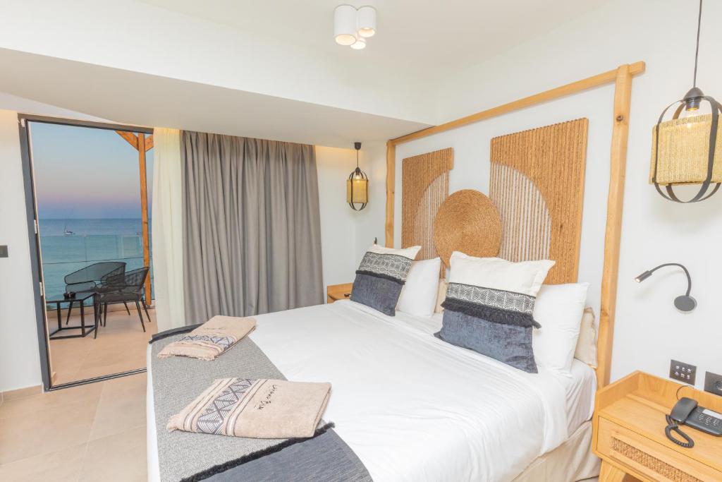 Postel nebo postele na pokoji v ubytování Cabana Blu Hotel & Suites