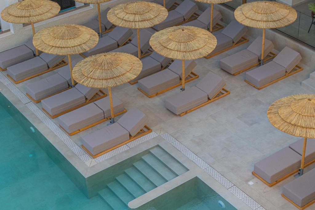 Bazén v ubytování Cabana Blu Hotel & Suites nebo v jeho okolí