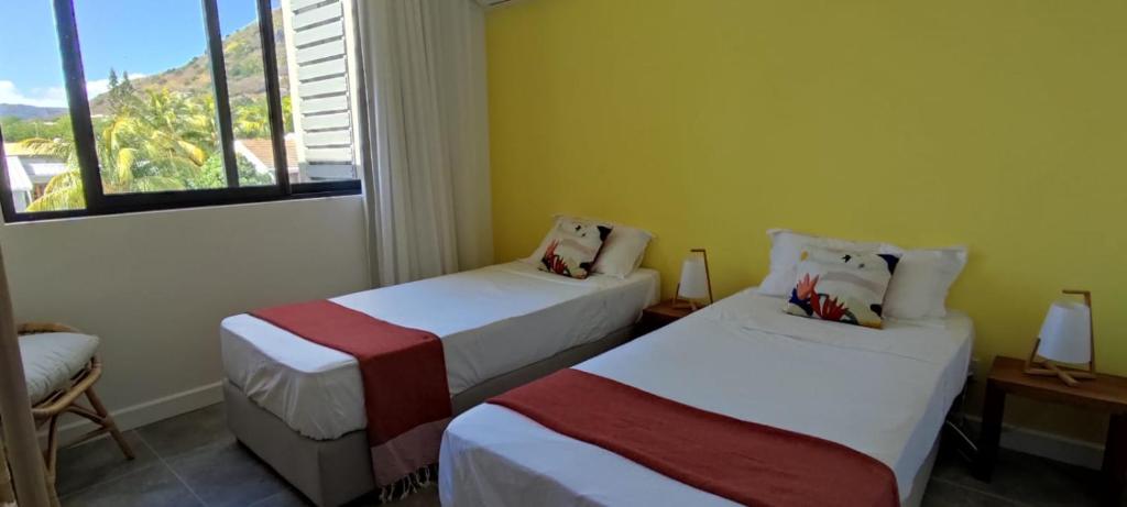 Postel nebo postele na pokoji v ubytování Superbe appartement avec vue mer et montagnes.
