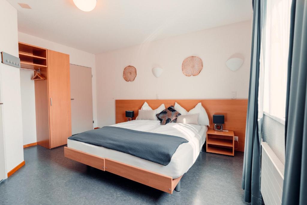 Postel nebo postele na pokoji v ubytování Hotel Rössli Luterbach