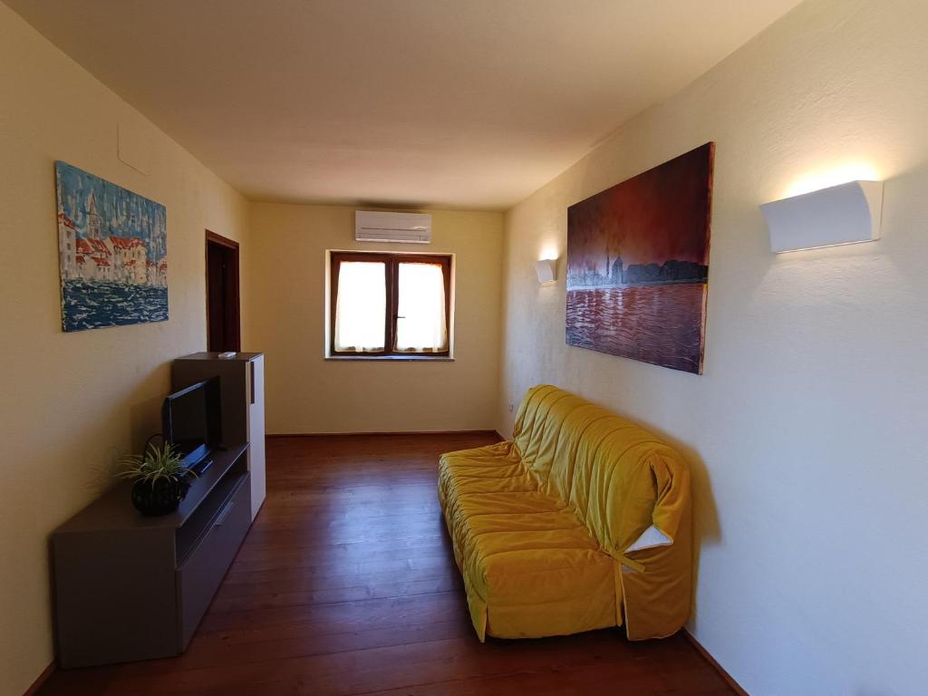 Televízia a/alebo spoločenská miestnosť v ubytovaní Moratto's Apartments